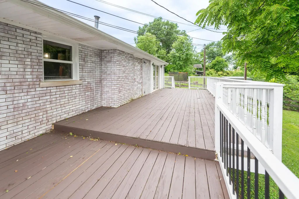 1105 Woodlake Road Stamping Ground KY 40379