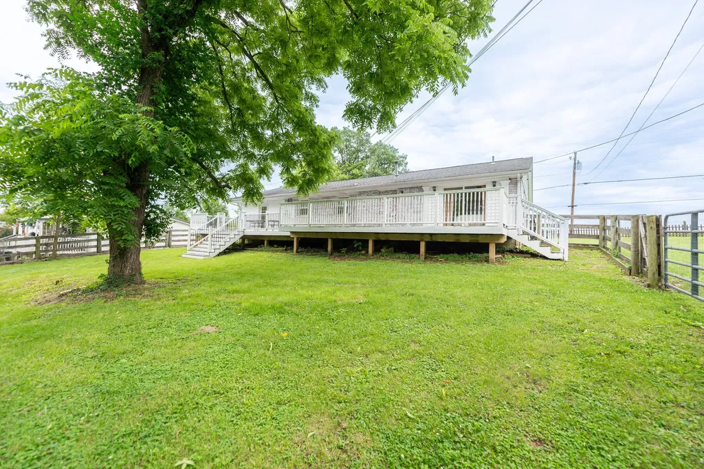 1105 Woodlake Road Stamping Ground KY 40379