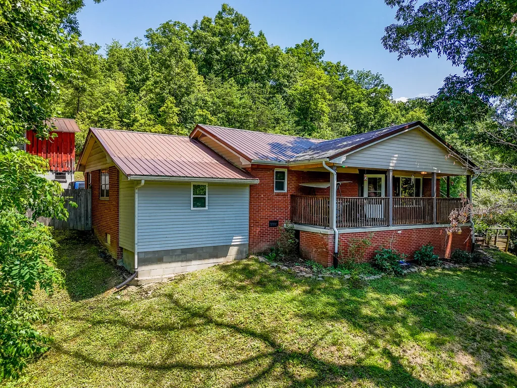 1845 Spaws Creek West Liberty KY 41472
