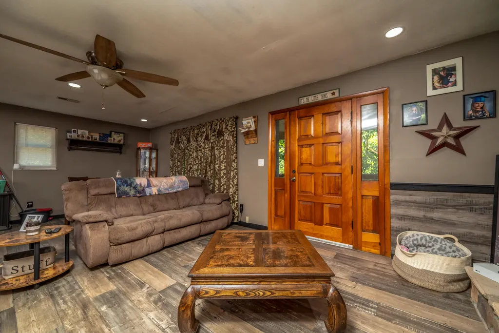 1845 Spaws Creek West Liberty KY 41472