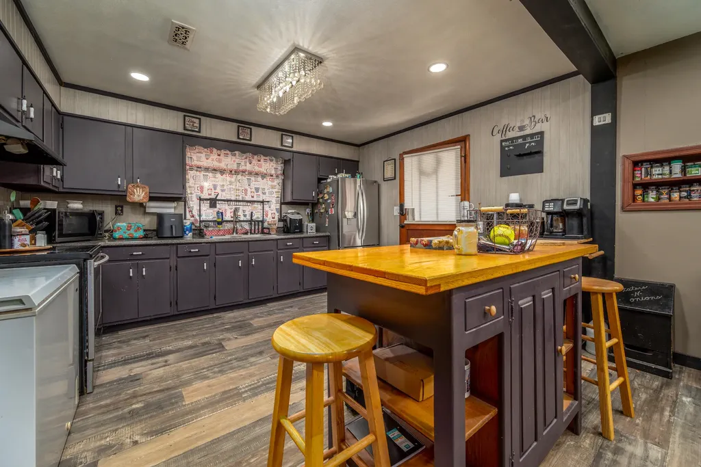 1845 Spaws Creek West Liberty KY 41472