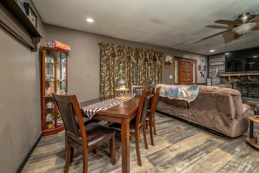 1845 Spaws Creek West Liberty KY 41472
