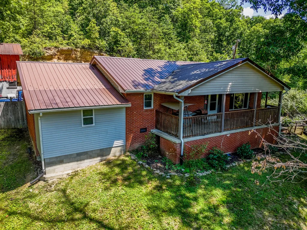1845 Spaws Creek West Liberty KY 41472