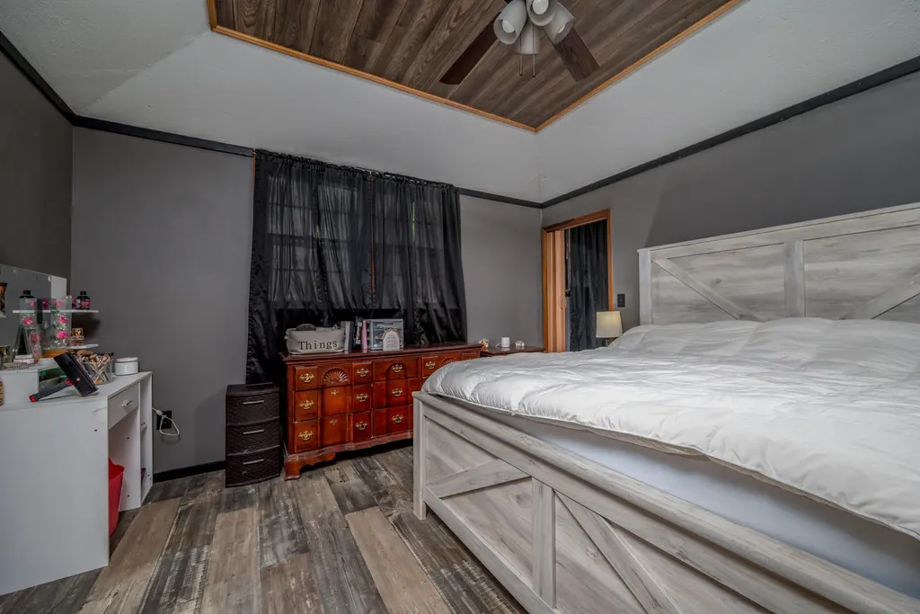 1845 Spaws Creek West Liberty KY 41472