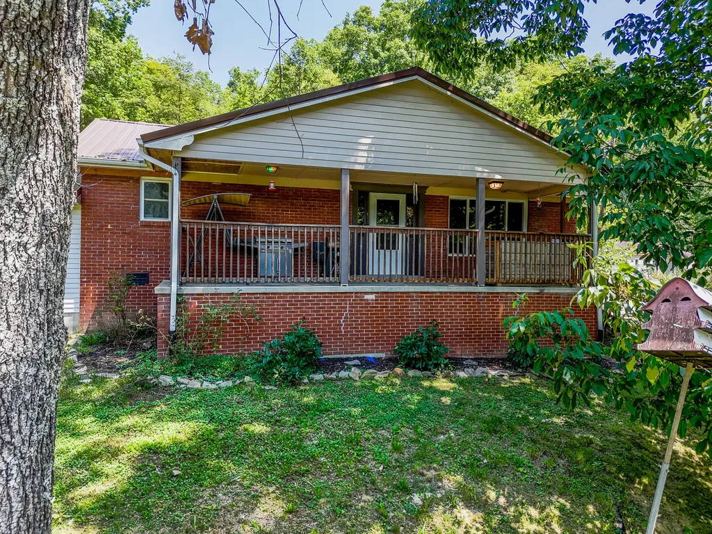 1845 Spaws Creek West Liberty KY 41472