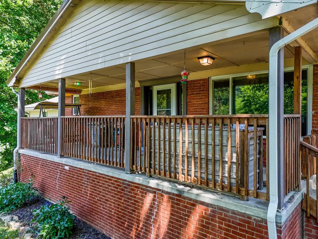 1845 Spaws Creek West Liberty KY 41472