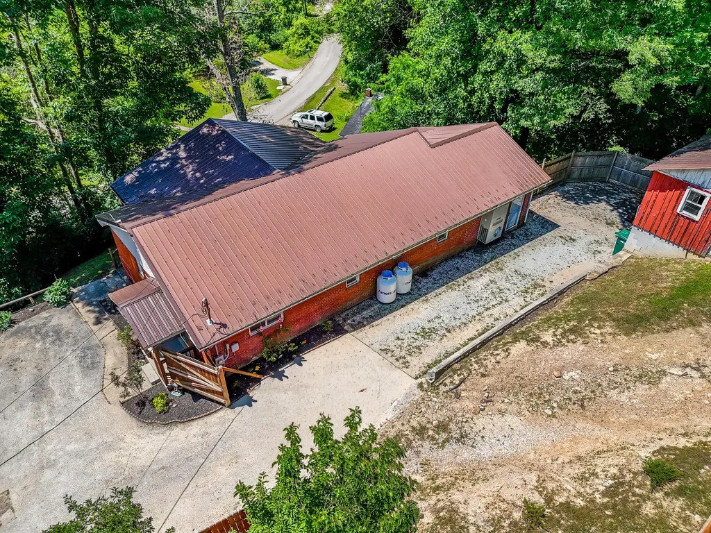 1845 Spaws Creek West Liberty KY 41472