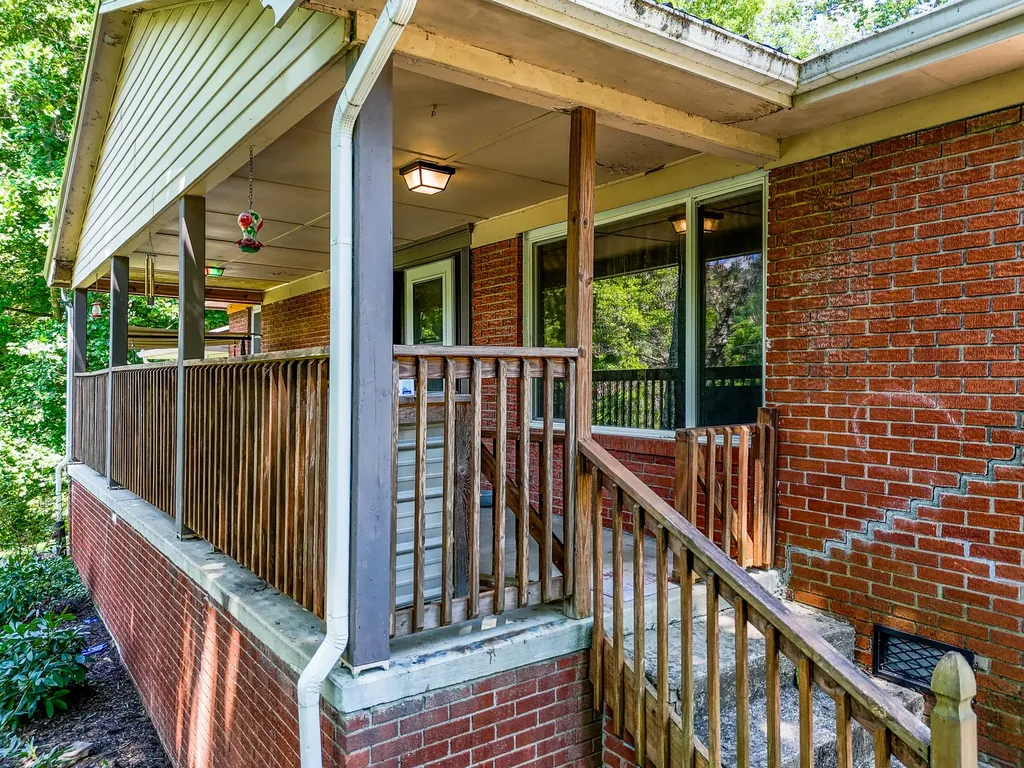 1845 Spaws Creek West Liberty KY 41472