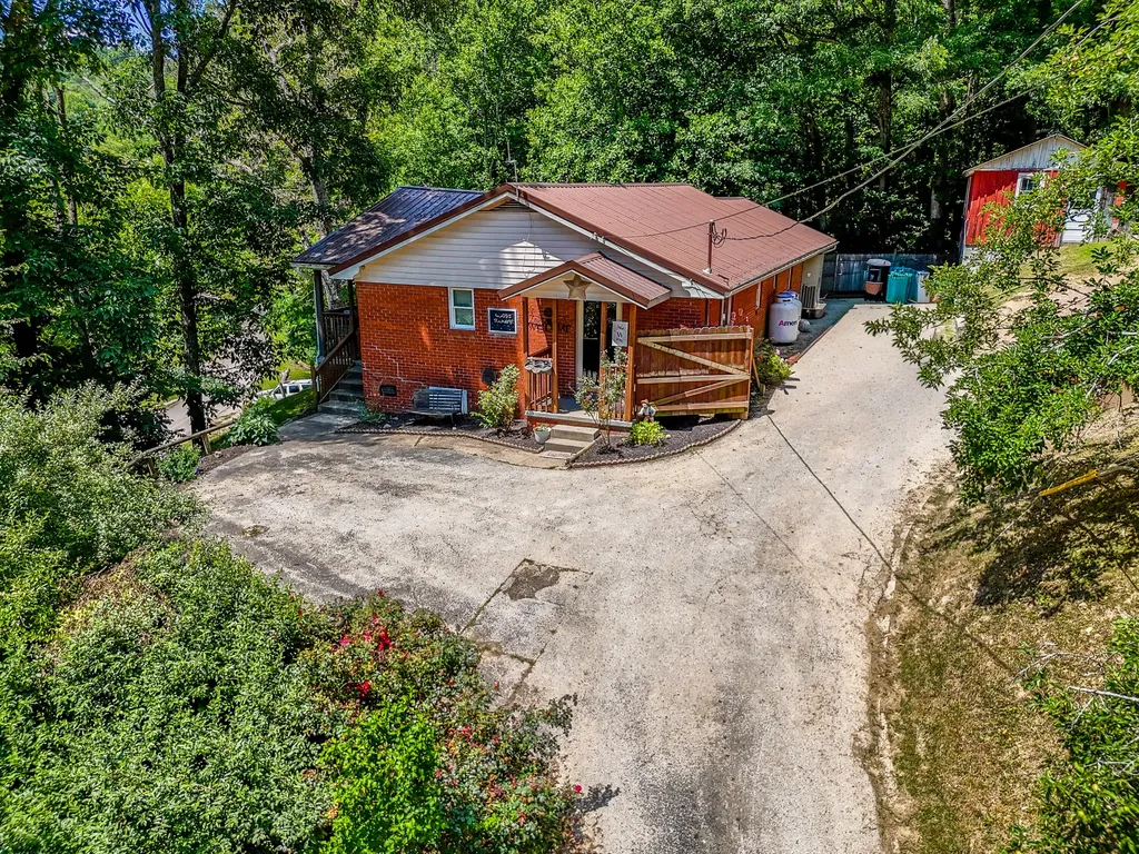 1845 Spaws Creek West Liberty KY 41472