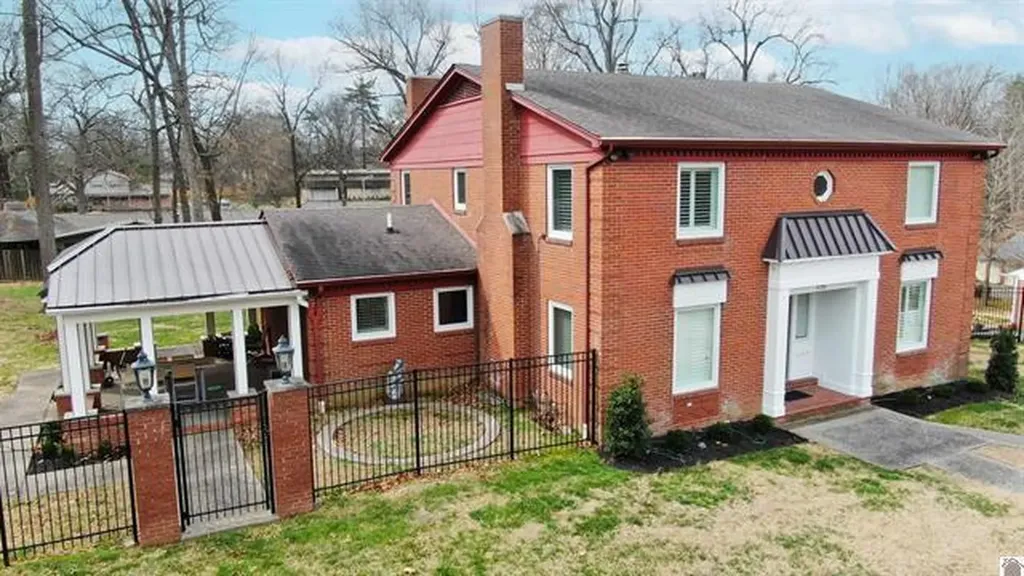 715 Woodland Drive Paducah KY 42001