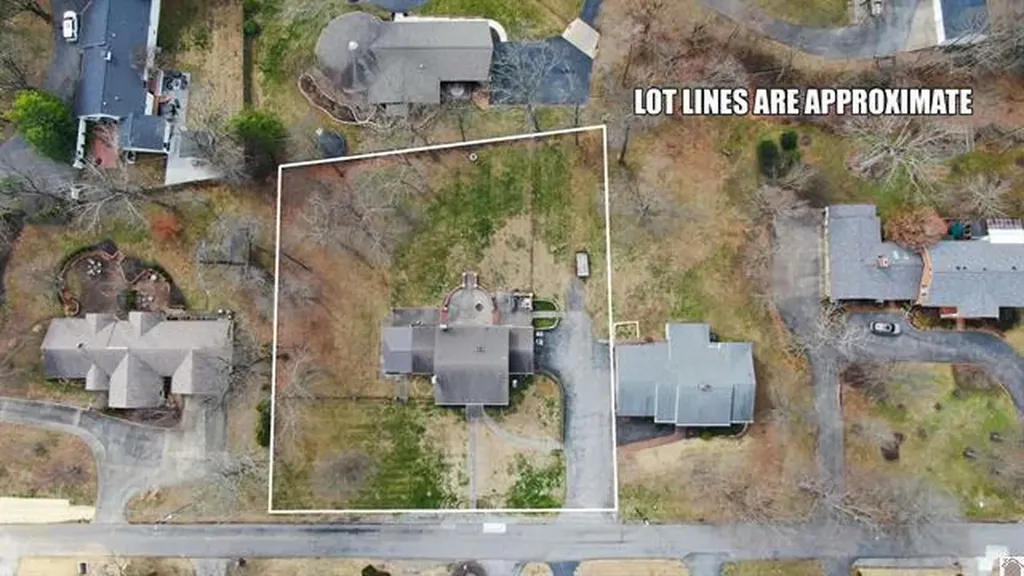 715 Woodland Drive Paducah KY 42001