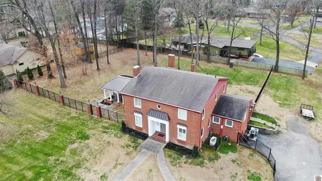 715 Woodland Drive Paducah KY 42001