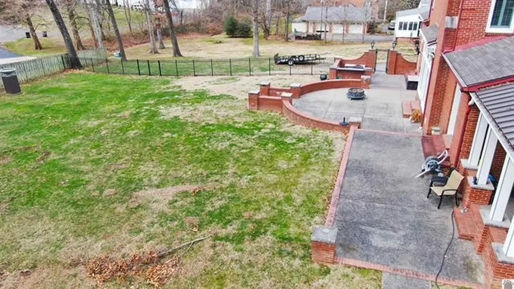 715 Woodland Drive Paducah KY 42001