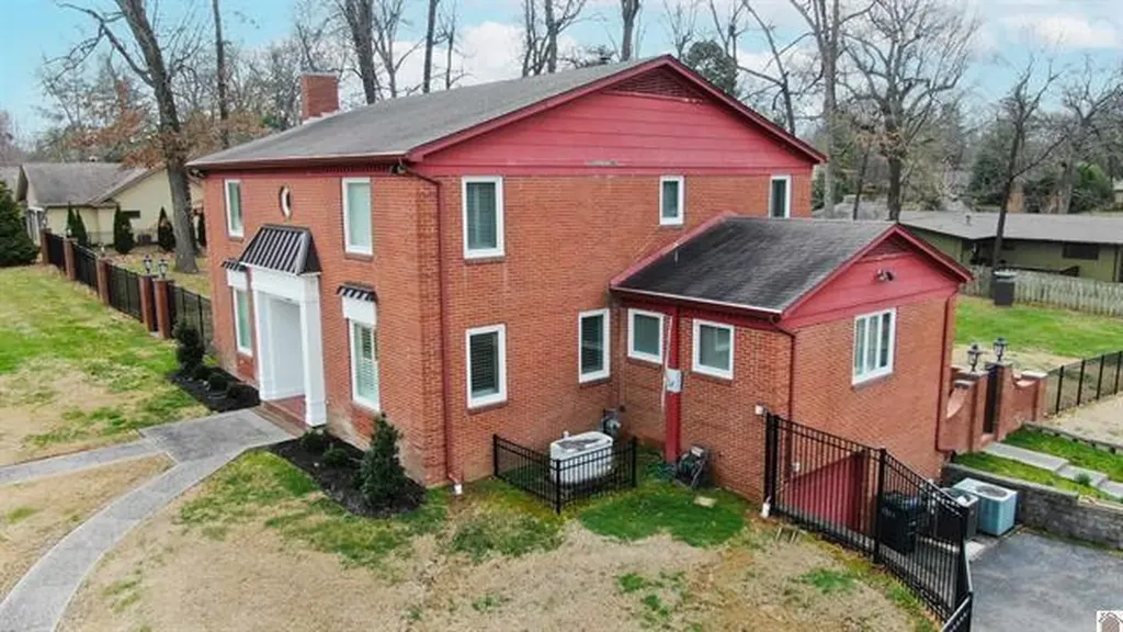 715 Woodland Drive Paducah KY 42001