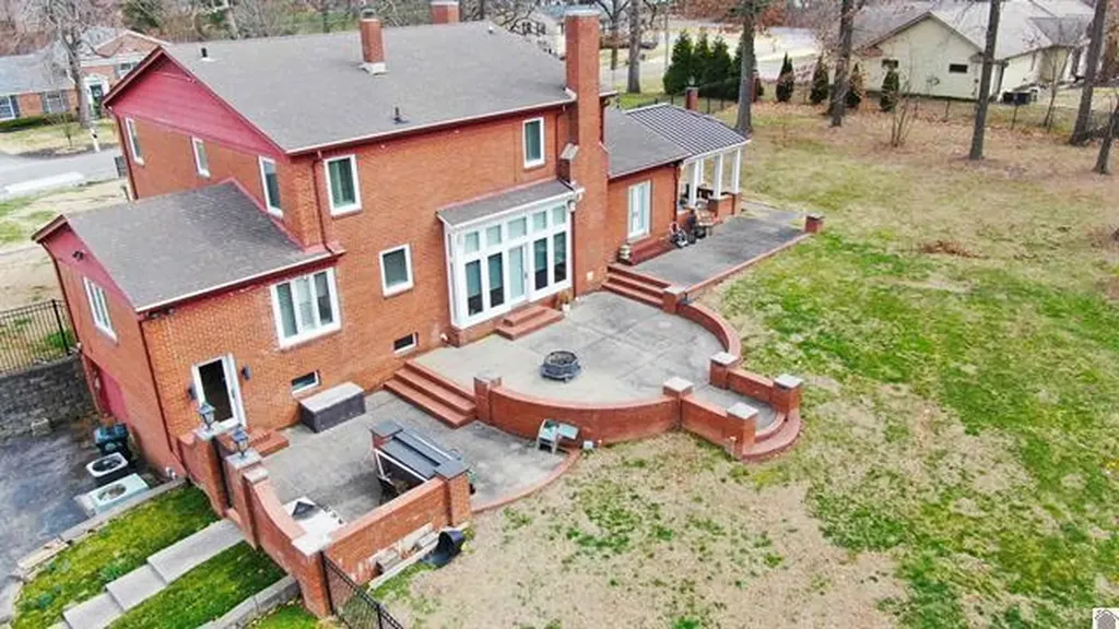 715 Woodland Drive Paducah KY 42001