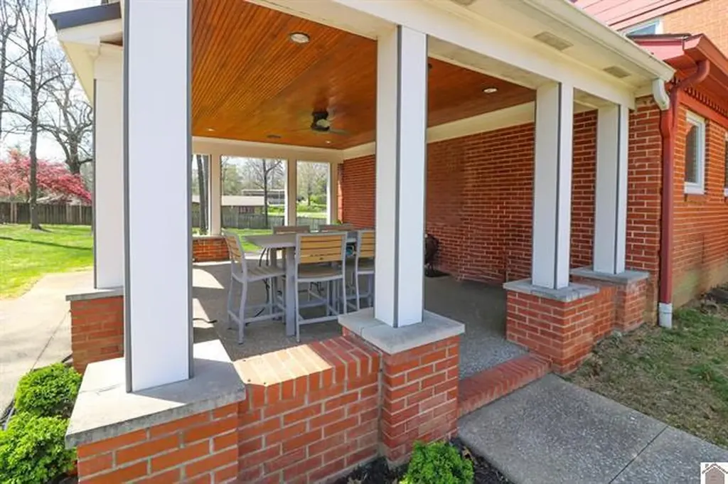715 Woodland Drive Paducah KY 42001