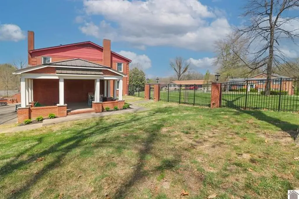715 Woodland Drive Paducah KY 42001