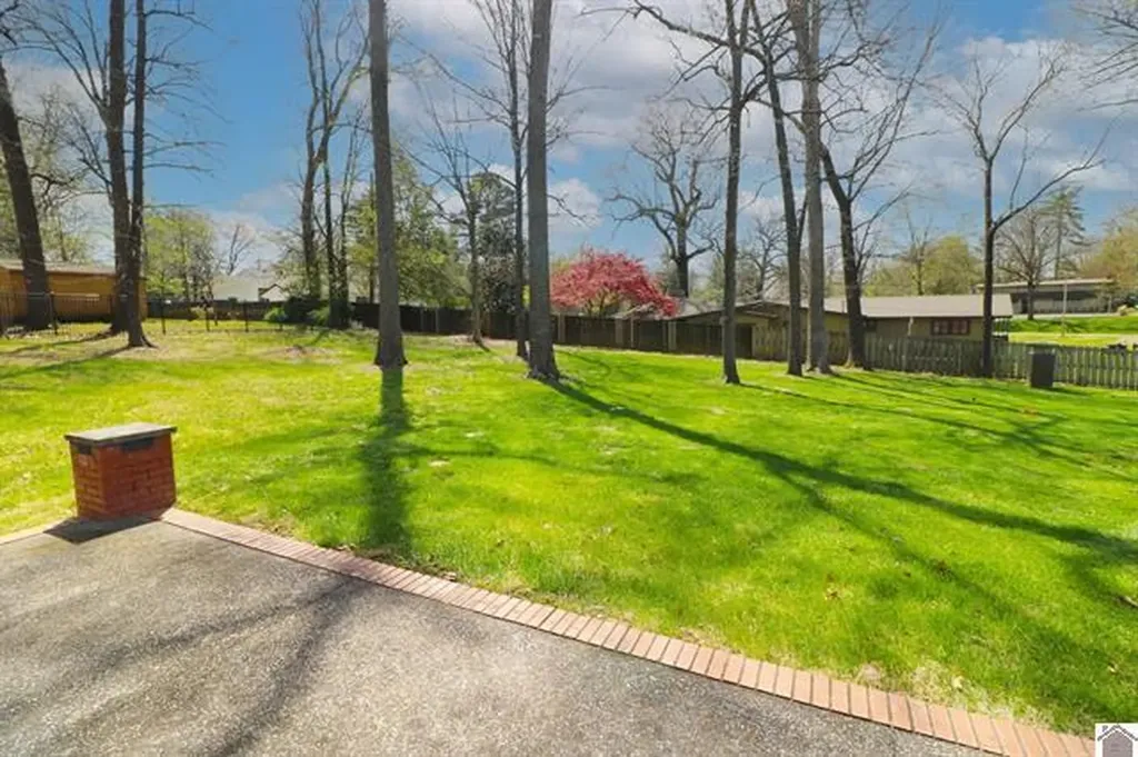715 Woodland Drive Paducah KY 42001