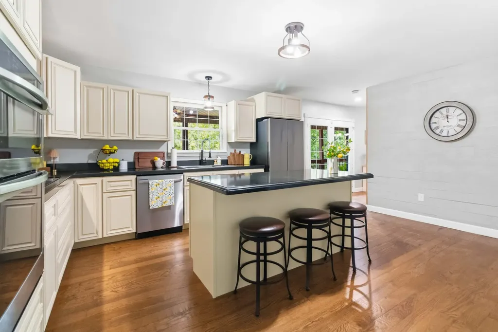 1464 Hawk Ridge Road London KY 40741