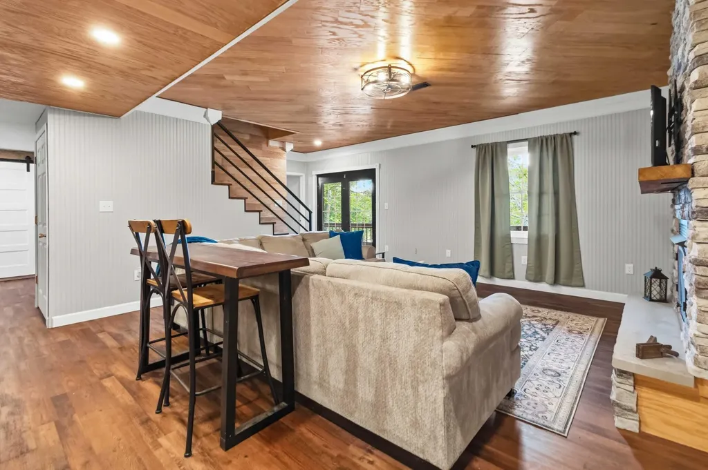 1464 Hawk Ridge Road London KY 40741