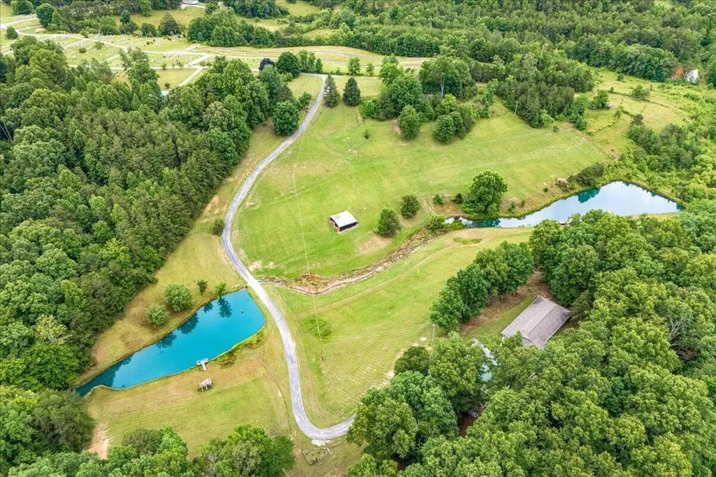 272 Locust Grove Cemetery Road London KY 40744