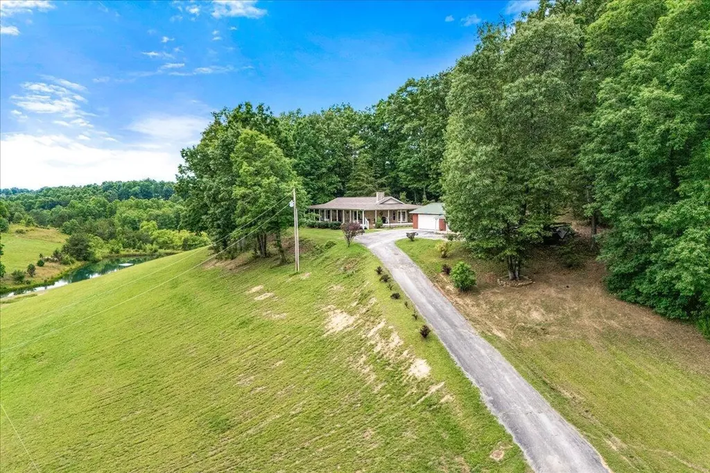 272 Locust Grove Cemetery Road London KY 40744
