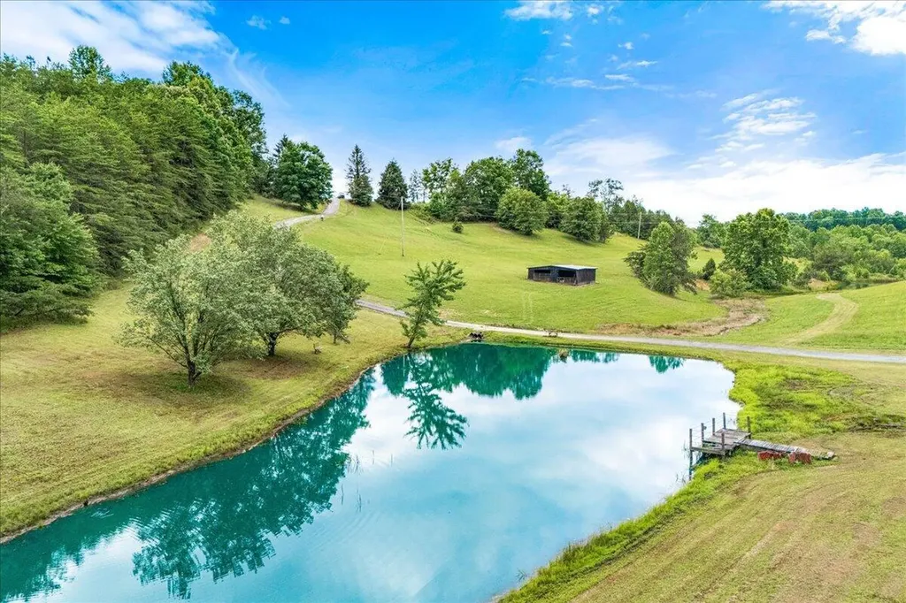 272 Locust Grove Cemetery Road London KY 40744