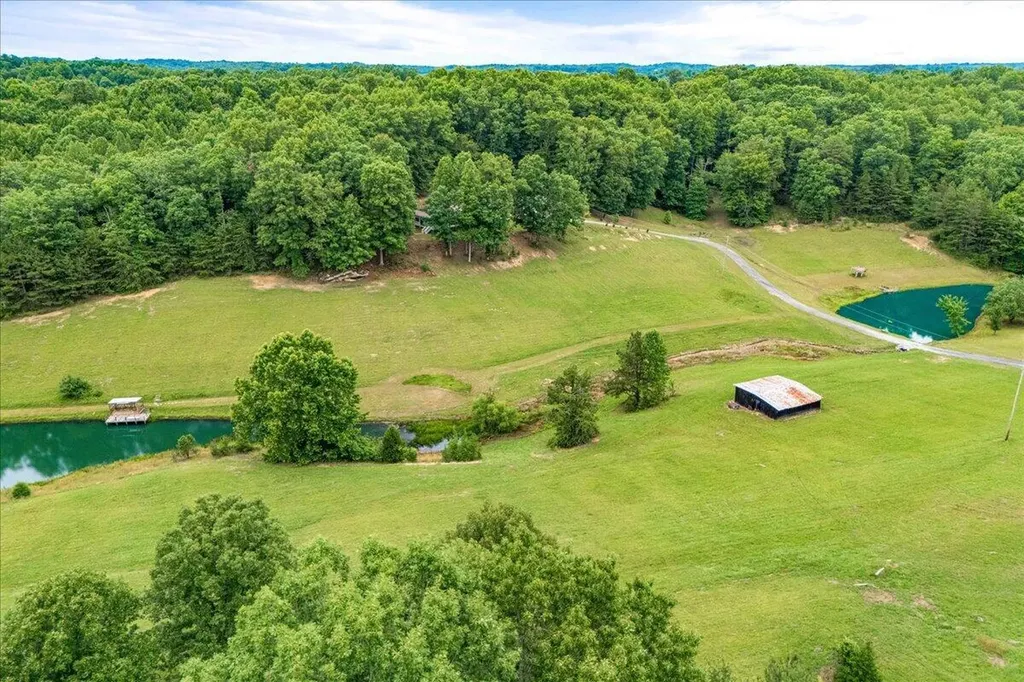 272 Locust Grove Cemetery Road London KY 40744