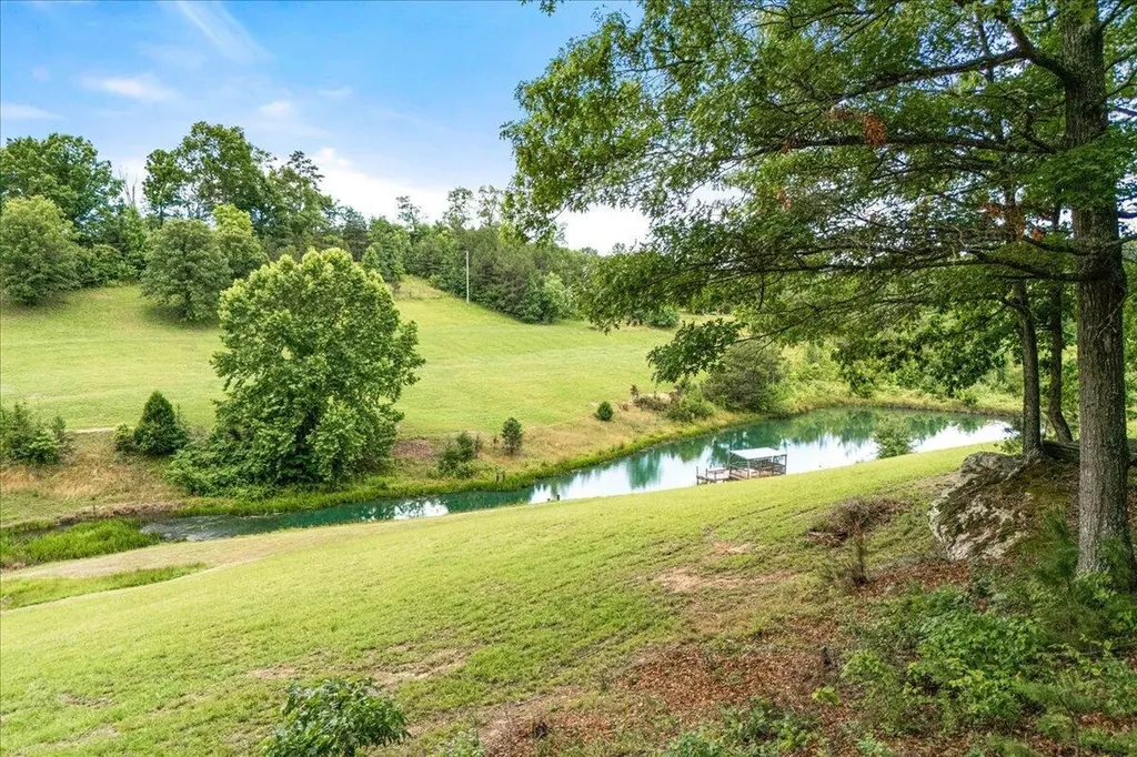 272 Locust Grove Cemetery Road London KY 40744