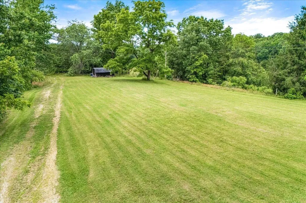 272 Locust Grove Cemetery Road London KY 40744