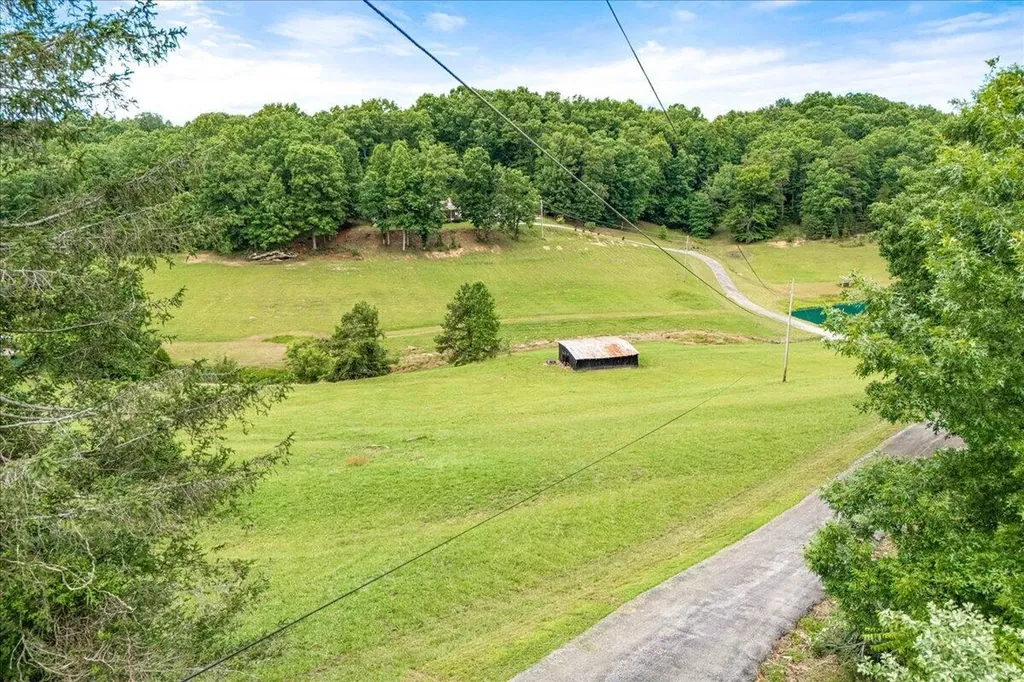 272 Locust Grove Cemetery Road London KY 40744