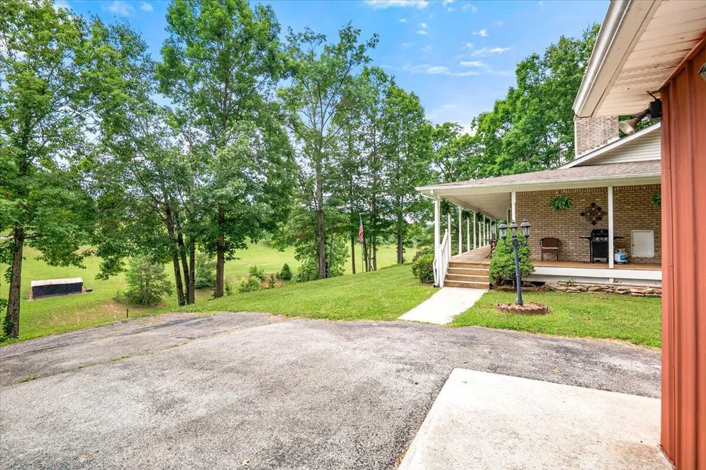 272 Locust Grove Cemetery Road London KY 40744