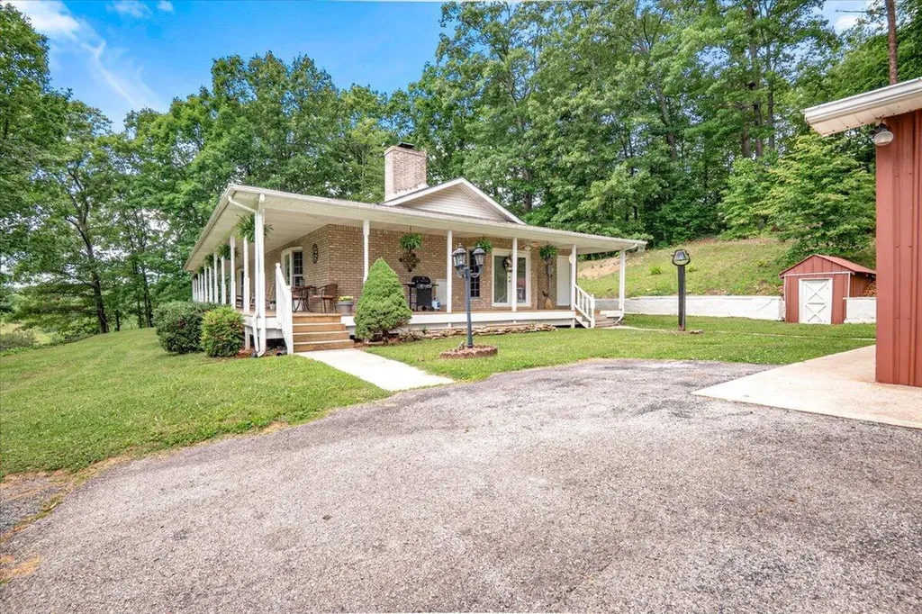 272 Locust Grove Cemetery Road London KY 40744