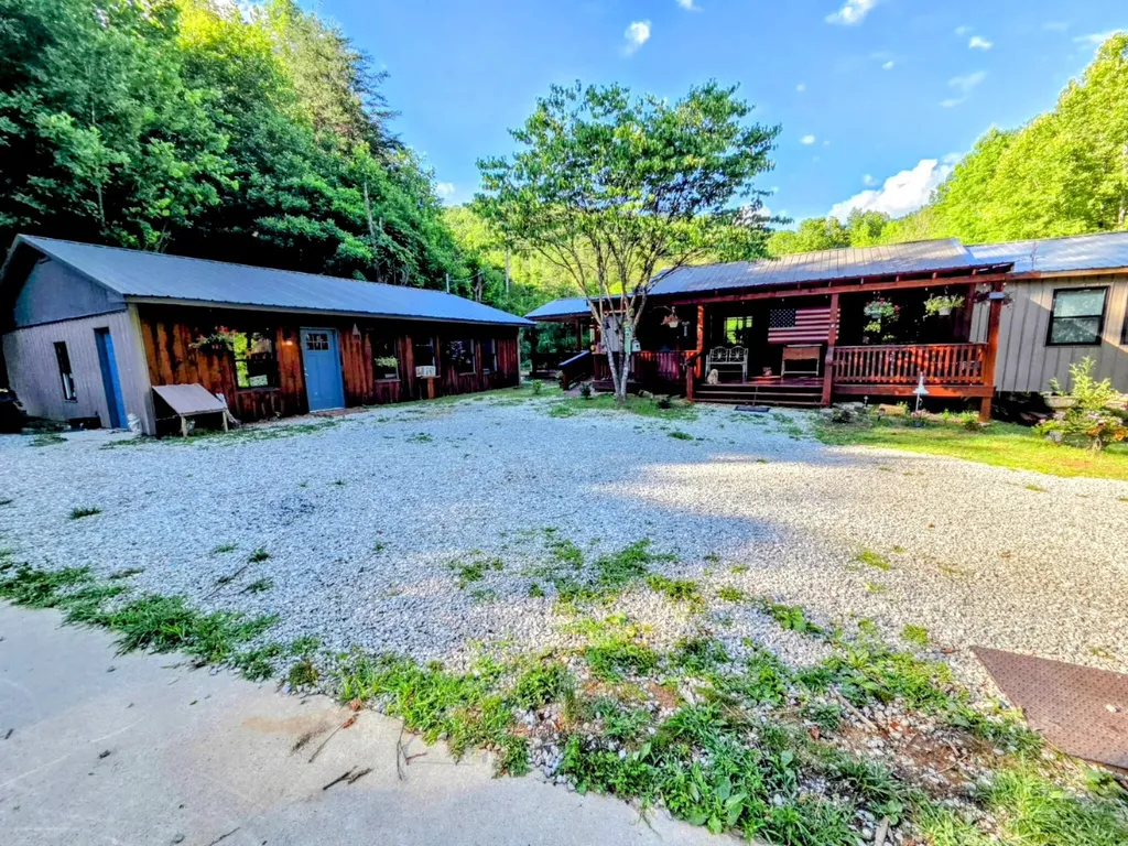 377 Gravy Branch Road Artemus KY 40903