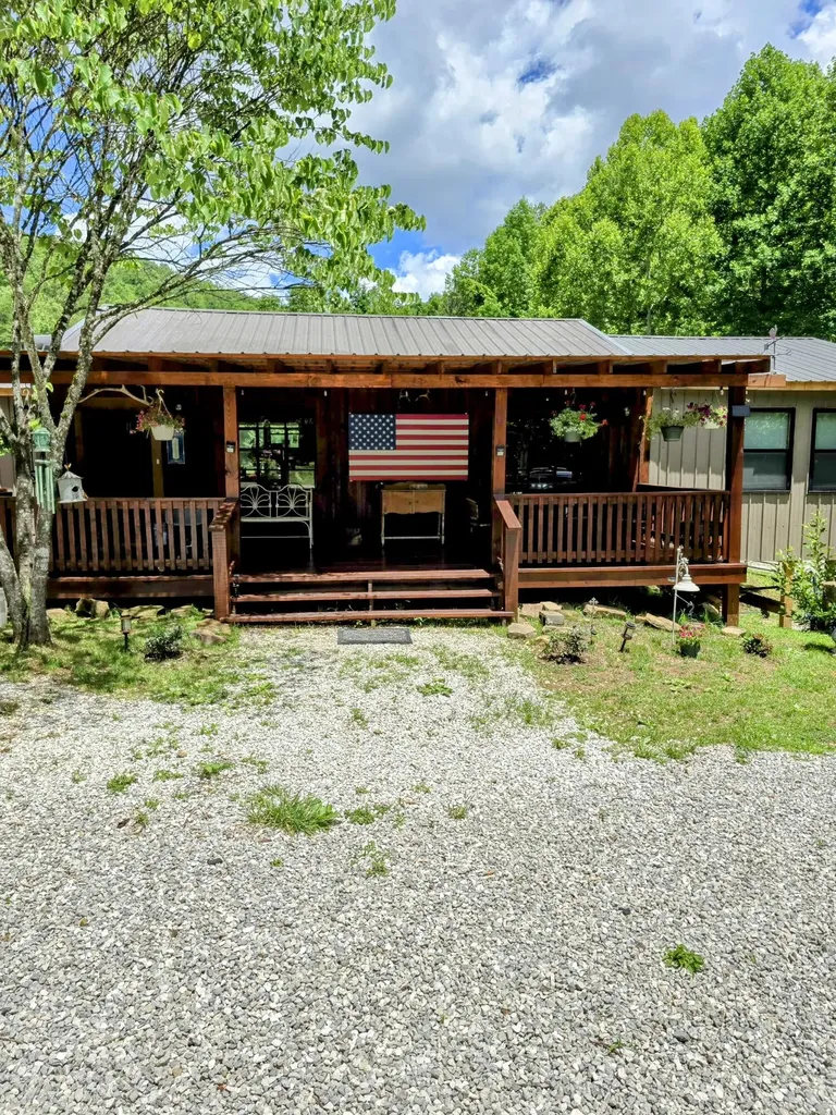 377 Gravy Branch Road Artemus KY 40903