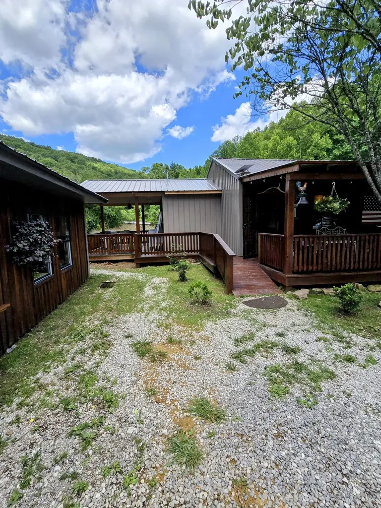 377 Gravy Branch Road Artemus KY 40903