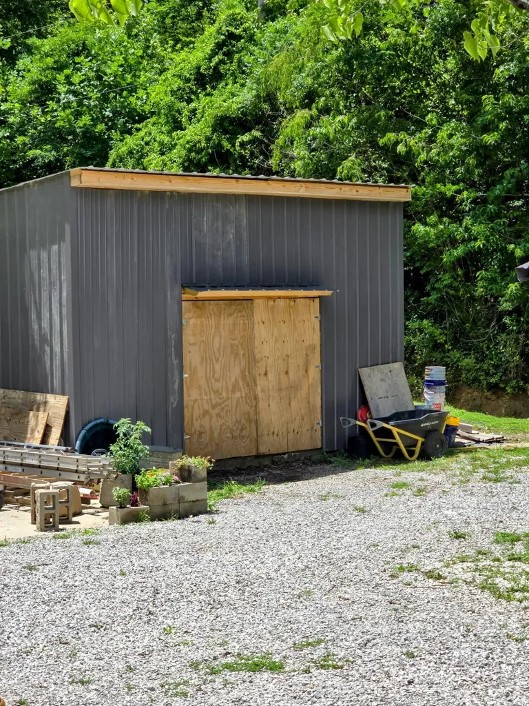 377 Gravy Branch Road Artemus KY 40903