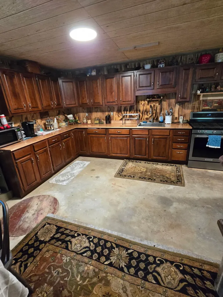 377 Gravy Branch Road Artemus KY 40903