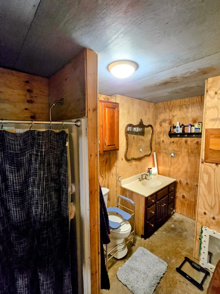 377 Gravy Branch Road Artemus KY 40903