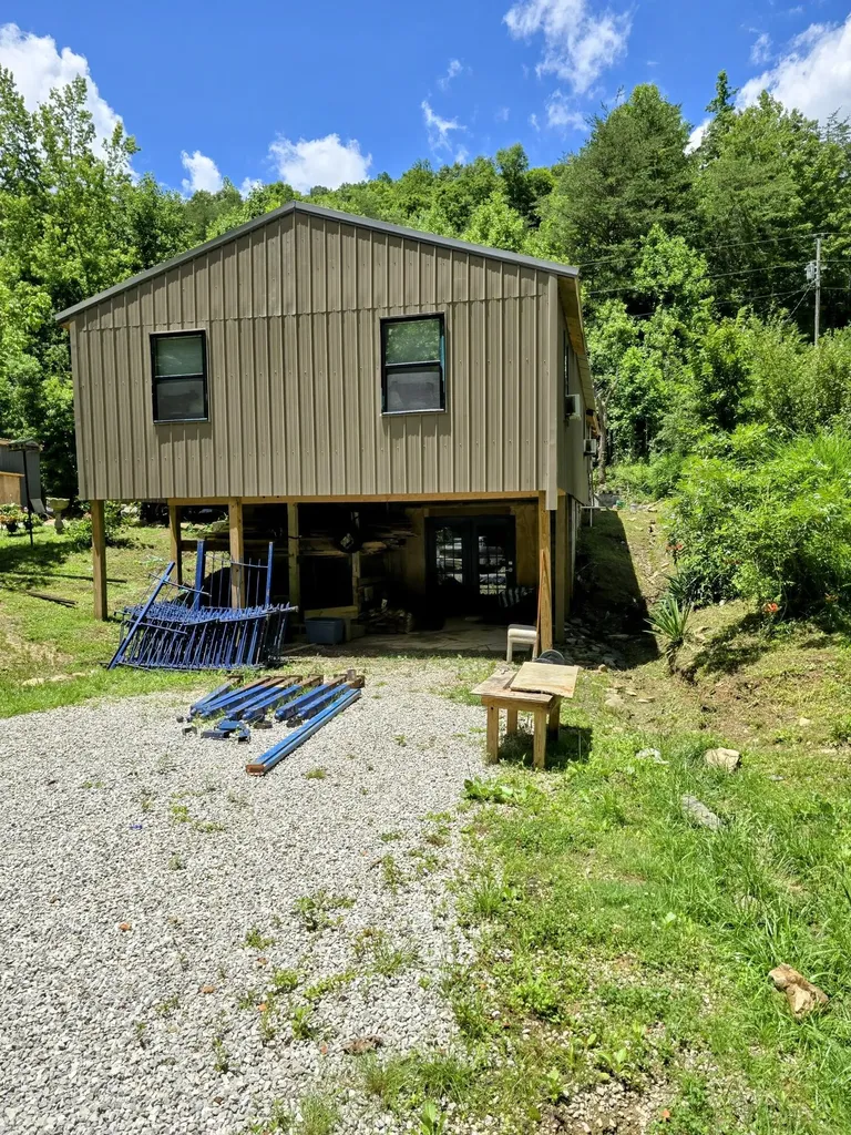 377 Gravy Branch Road Artemus KY 40903