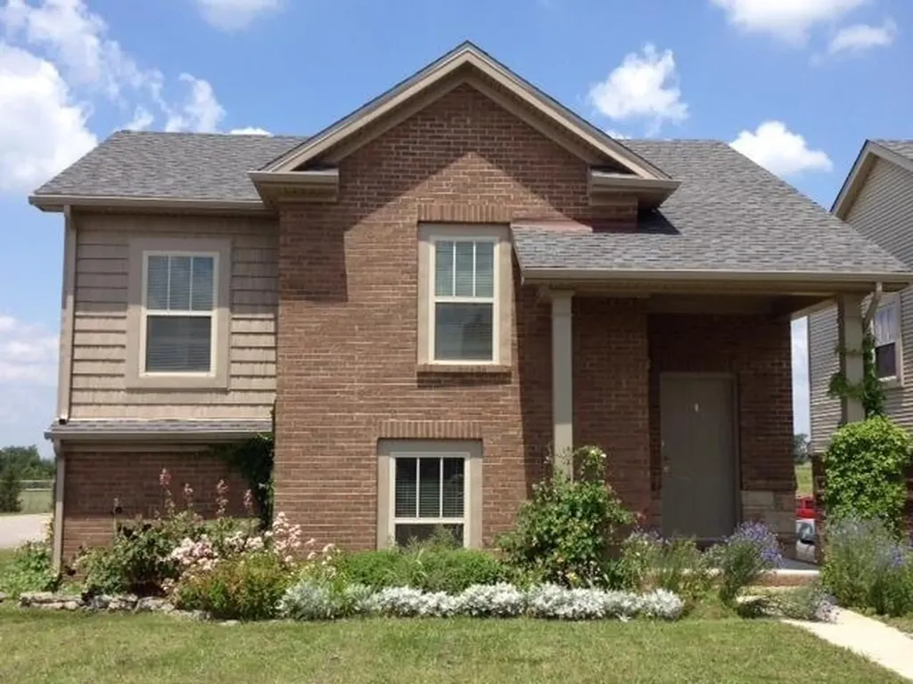 100 Mccowans Ferry Alley Versailles KY 40383