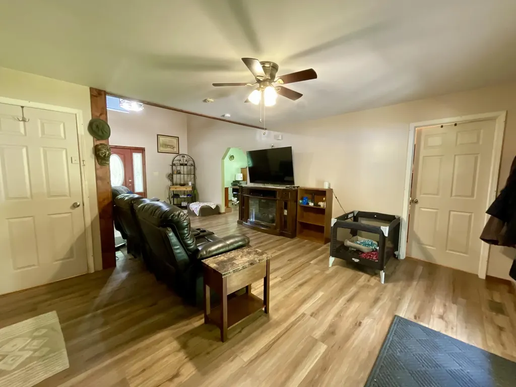 67 Pine Mountain Road Campton KY 41301