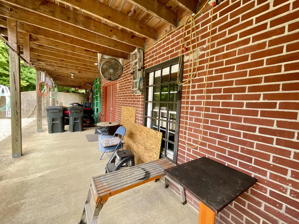 67 Pine Mountain Road Campton KY 41301