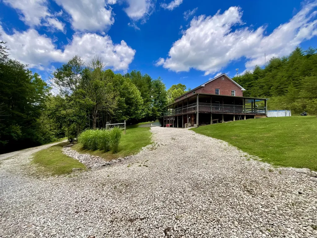67 Pine Mountain Road Campton KY 41301