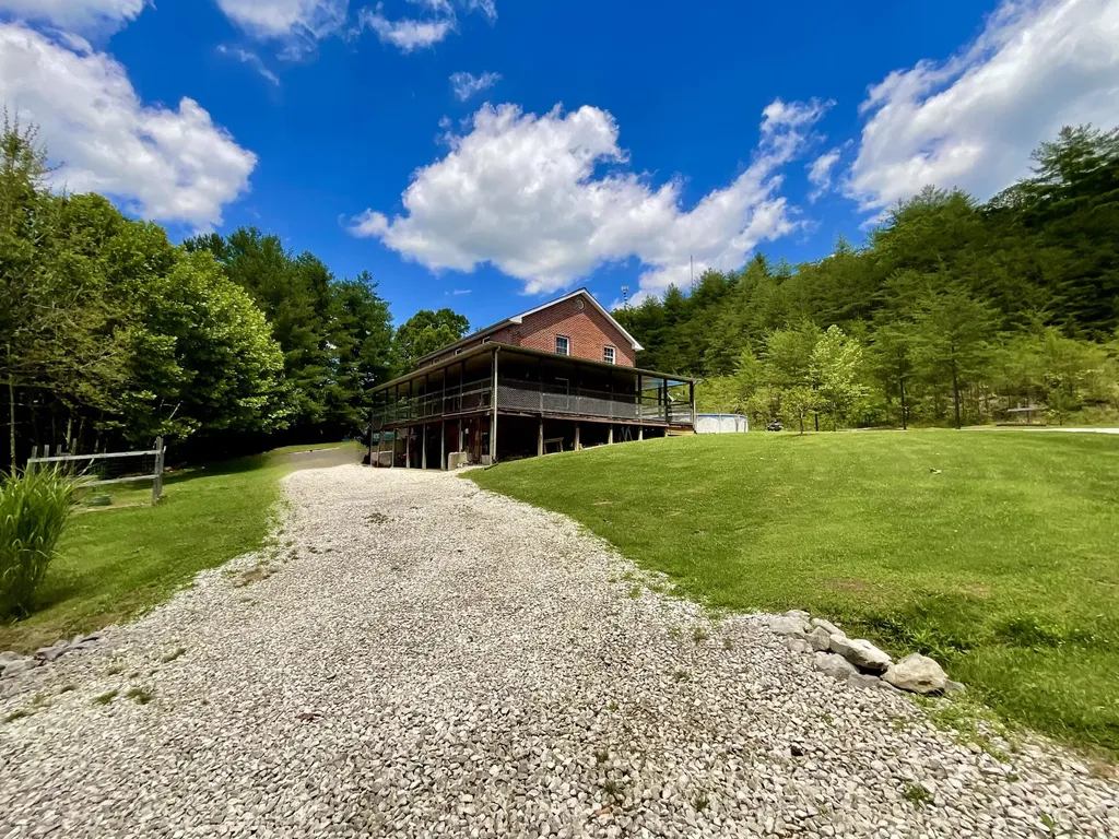 67 Pine Mountain Road Campton KY 41301