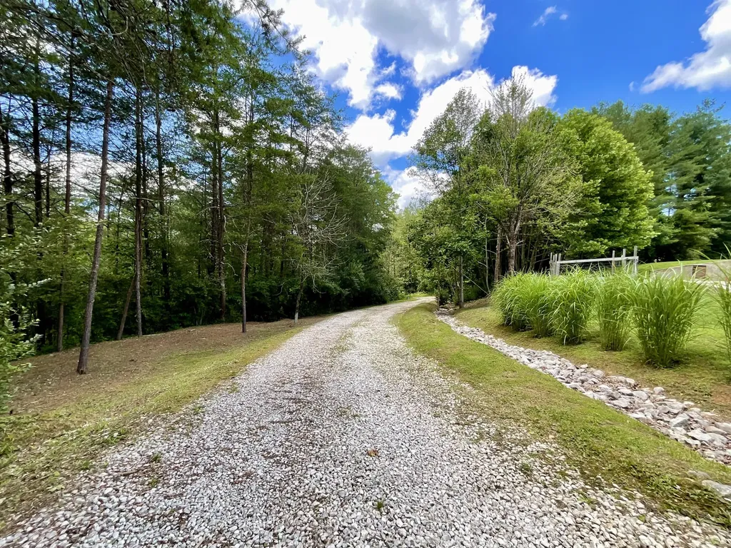 67 Pine Mountain Road Campton KY 41301