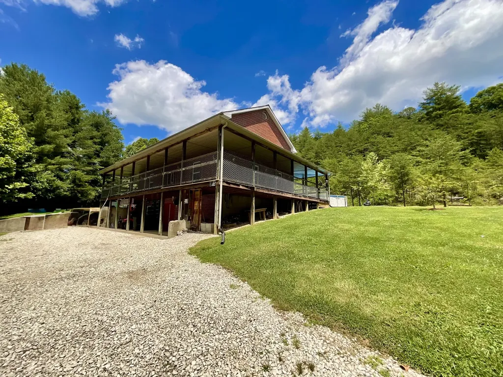 67 Pine Mountain Road Campton KY 41301