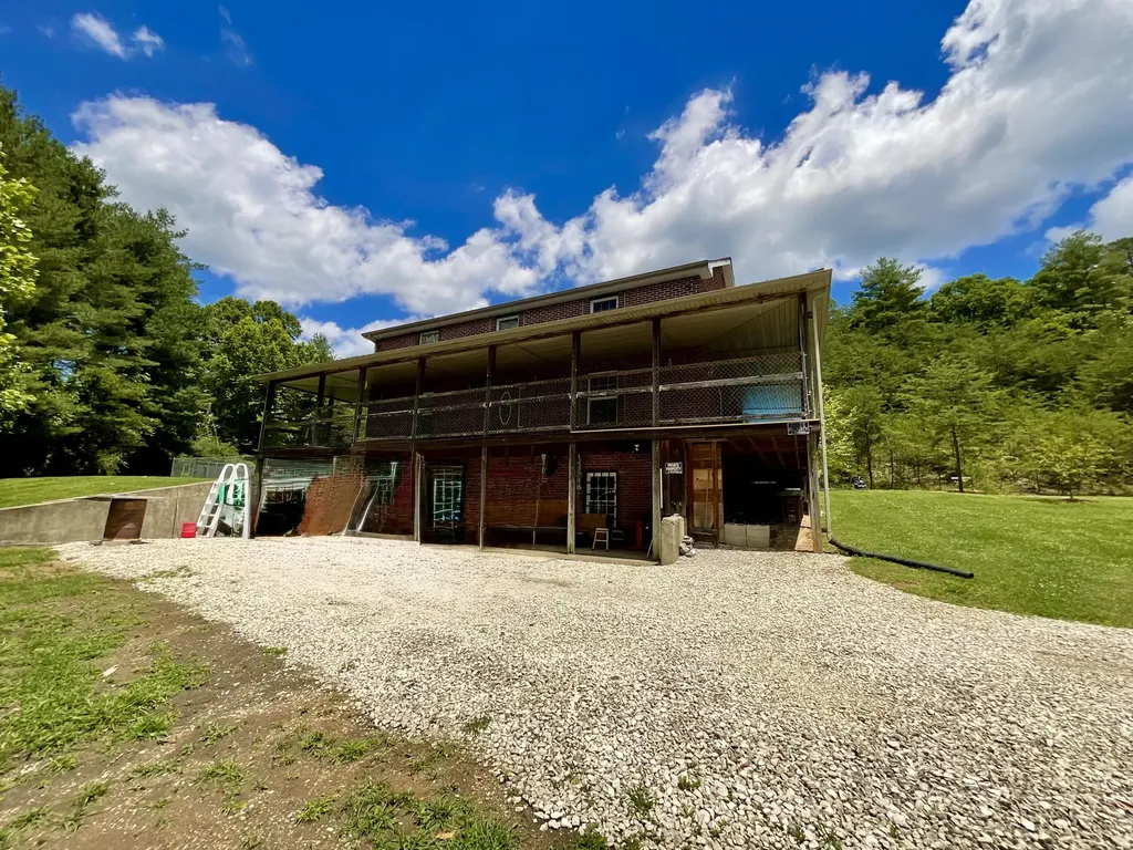67 Pine Mountain Road Campton KY 41301