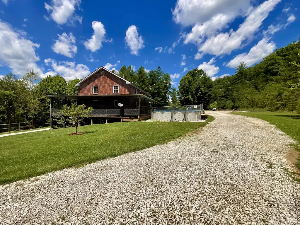 67 Pine Mountain Road Campton KY 41301