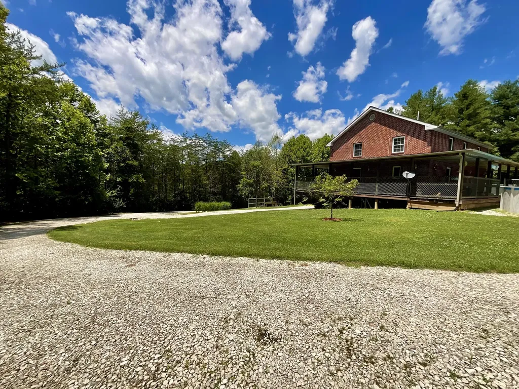 67 Pine Mountain Road Campton KY 41301